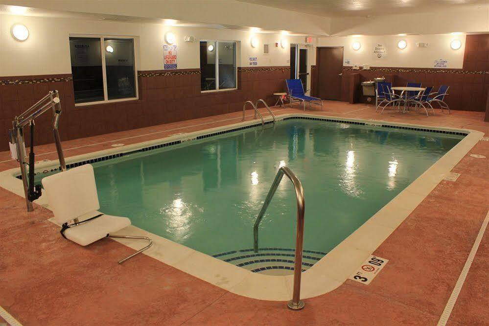 Belle Vernon Holiday Inn Express מראה חיצוני תמונה